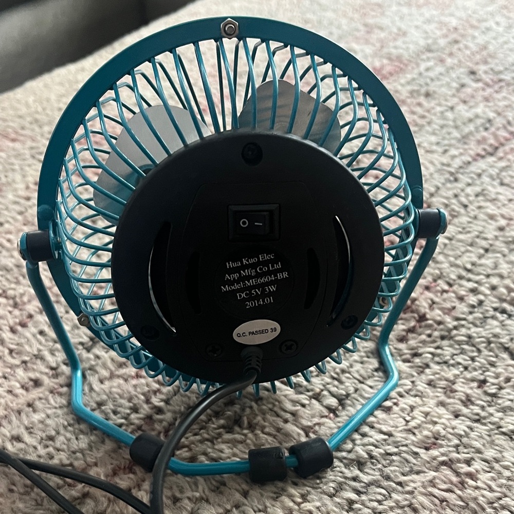Room Essentials Blue USB Desk Fan - Picture 5 of 8